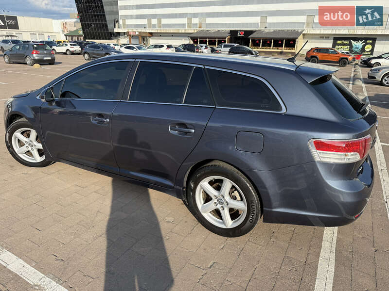 Універсал Toyota Avensis 2009 в Житомирі