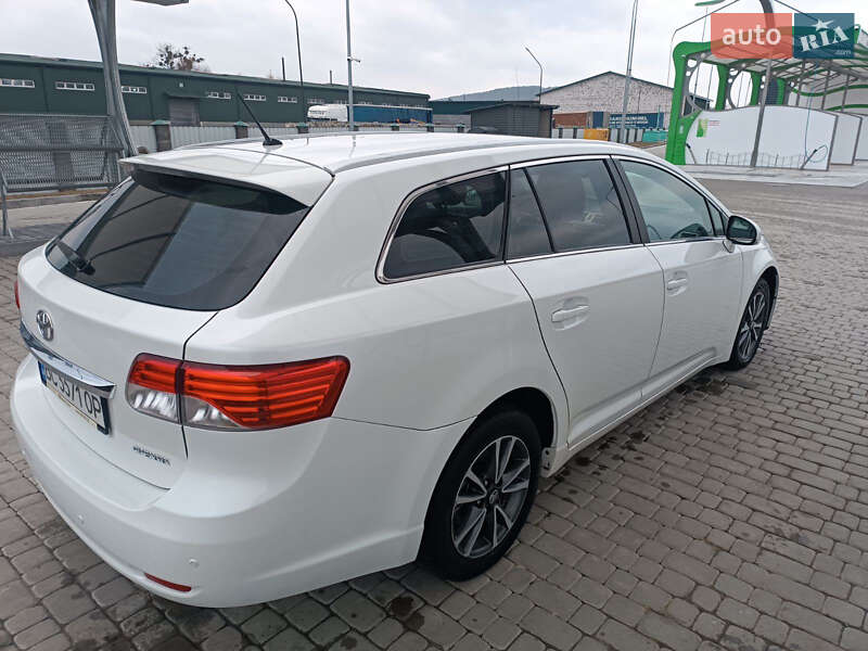Універсал Toyota Avensis 2013 в Бережанах