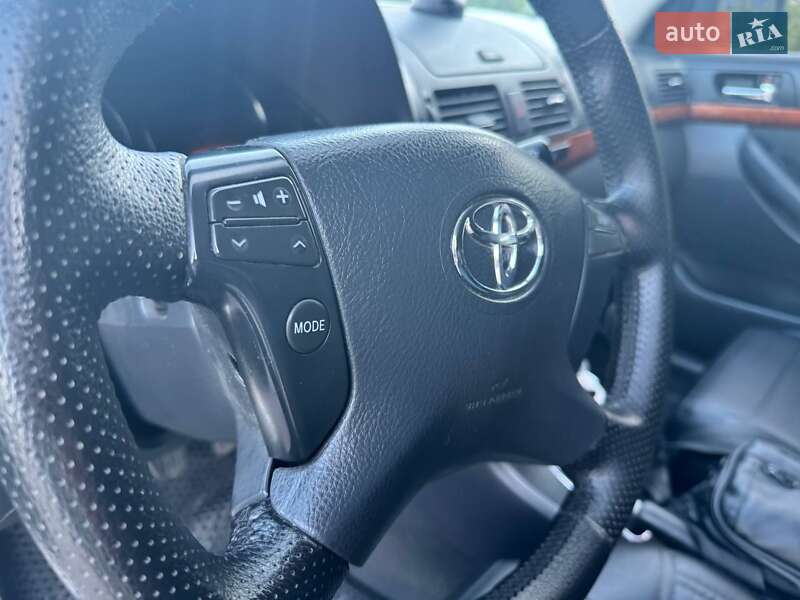 Седан Toyota Avensis 2006 в Коломиї