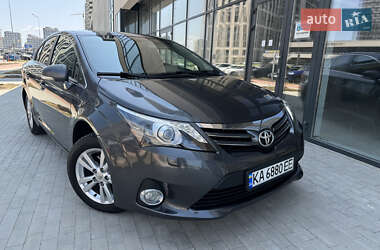 Седан Toyota Avensis 2013 в Киеве
