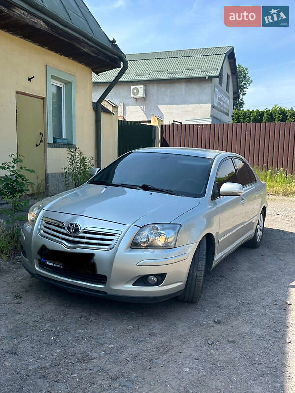 Седан Toyota Avensis 2008 в Львові