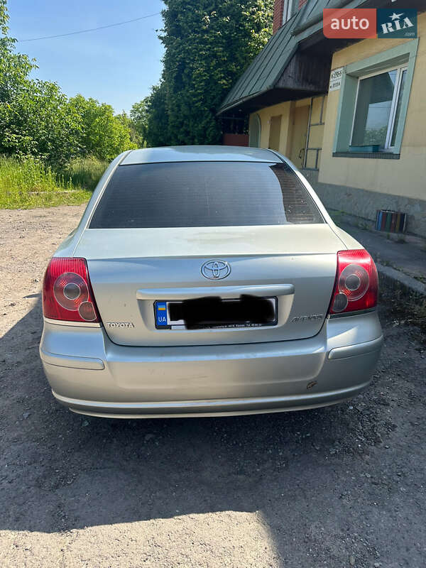 Седан Toyota Avensis 2008 в Львові