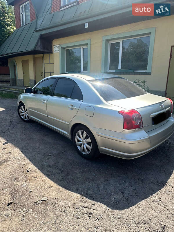 Седан Toyota Avensis 2008 в Львові