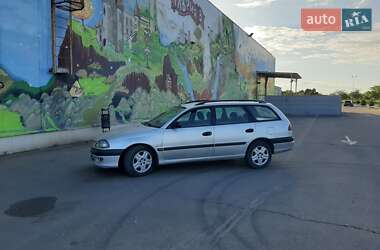 Универсал Toyota Avensis 1998 в Одессе