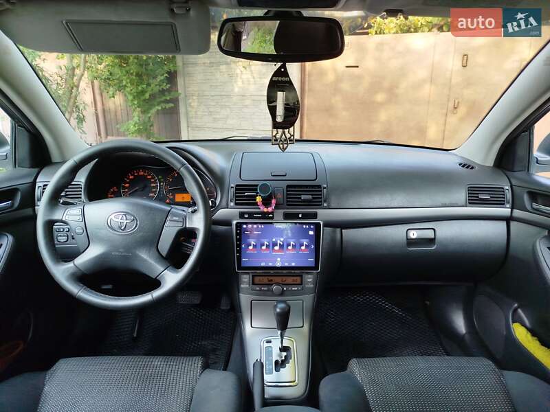 Універсал Toyota Avensis 2006 в Дніпрі