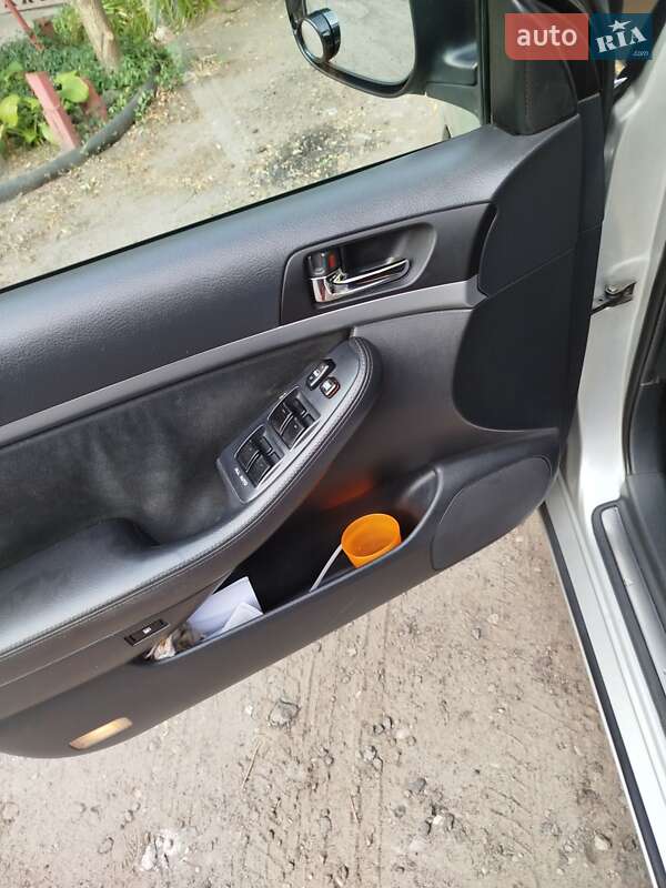 Універсал Toyota Avensis 2006 в Дніпрі