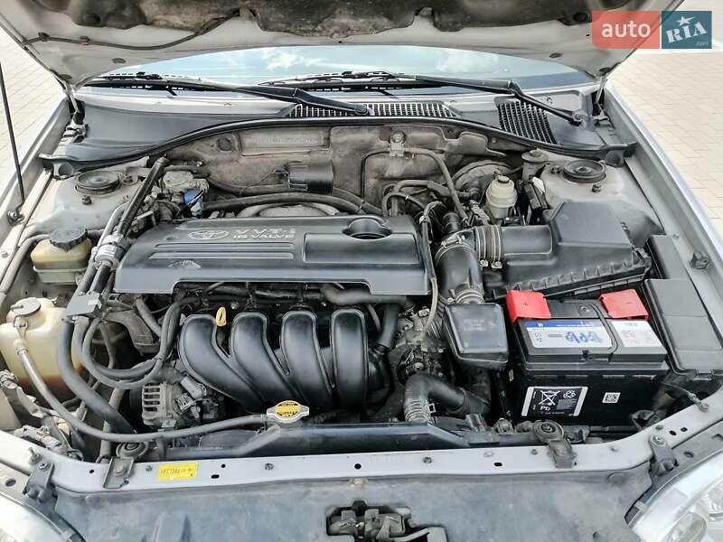 Лифтбек Toyota Avensis 2002 в Виннице