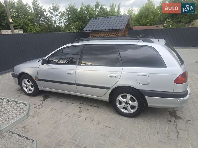 Универсал Toyota Avensis 1999 в Баре