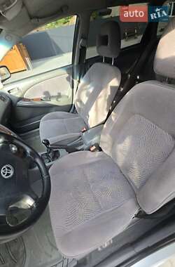 Универсал Toyota Avensis 1999 в 