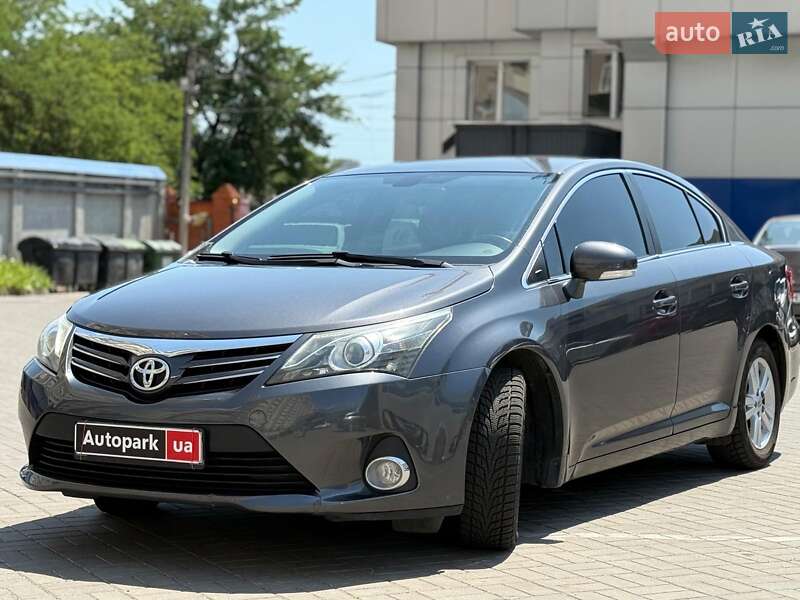 Toyota Avensis 2012