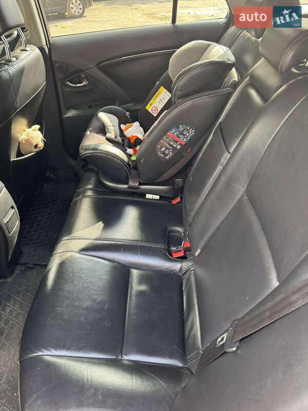 Універсал Toyota Avensis 2010 в Києві