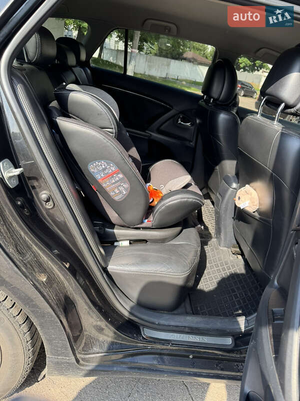 Універсал Toyota Avensis 2010 в Києві