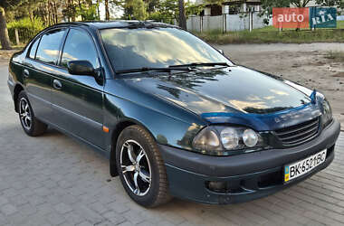 Седан Toyota Avensis 1999 в Славуте
