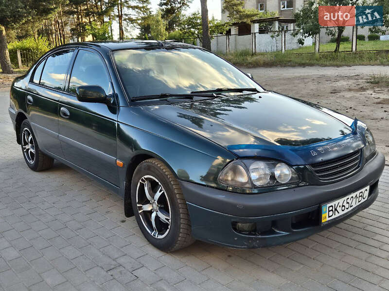 Седан Toyota Avensis 1999 в 
