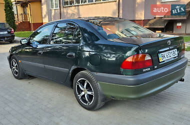 Седан Toyota Avensis 1999 в 