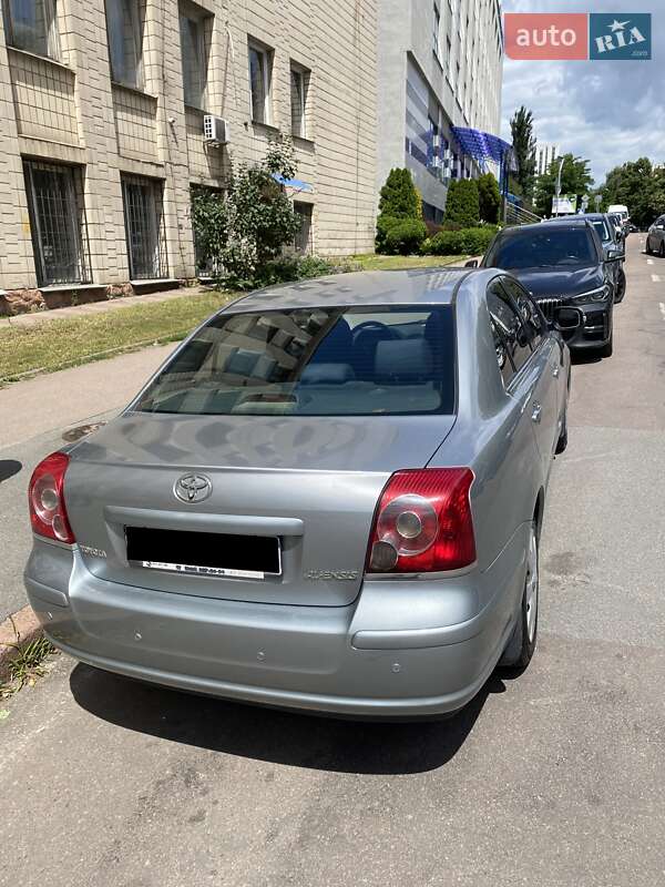 Седан Toyota Avensis 2007 в Киеве