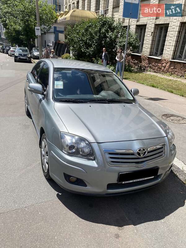 Седан Toyota Avensis 2007 в Киеве