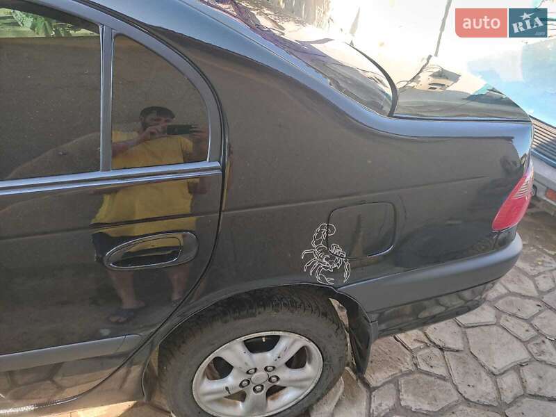 Седан Toyota Avensis 2000 в Одесі
