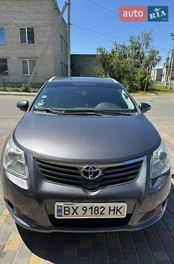 Универсал Toyota Avensis 2010 в Деражне