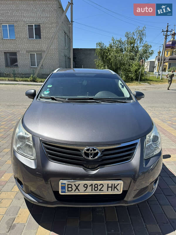 Универсал Toyota Avensis 2010 в Деражне