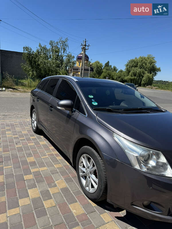 Универсал Toyota Avensis 2010 в Деражне
