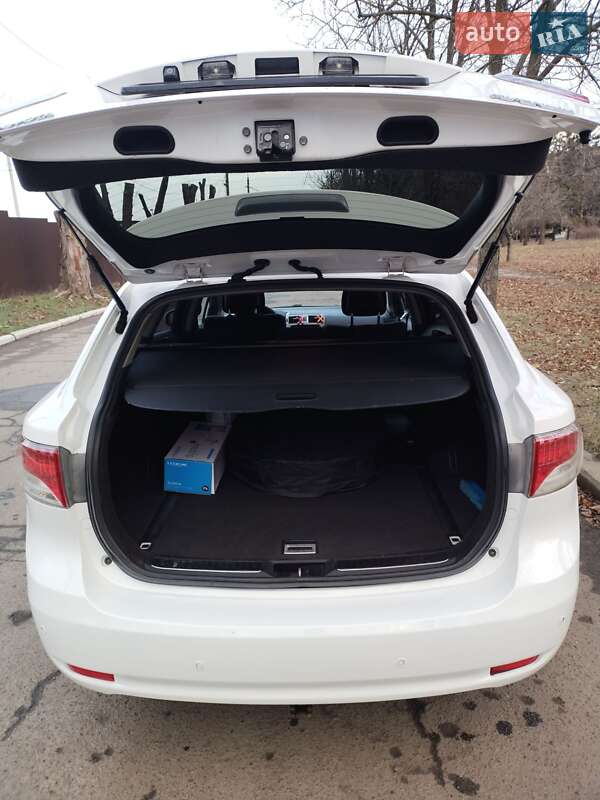 Універсал Toyota Avensis 2011 в Кривому Розі