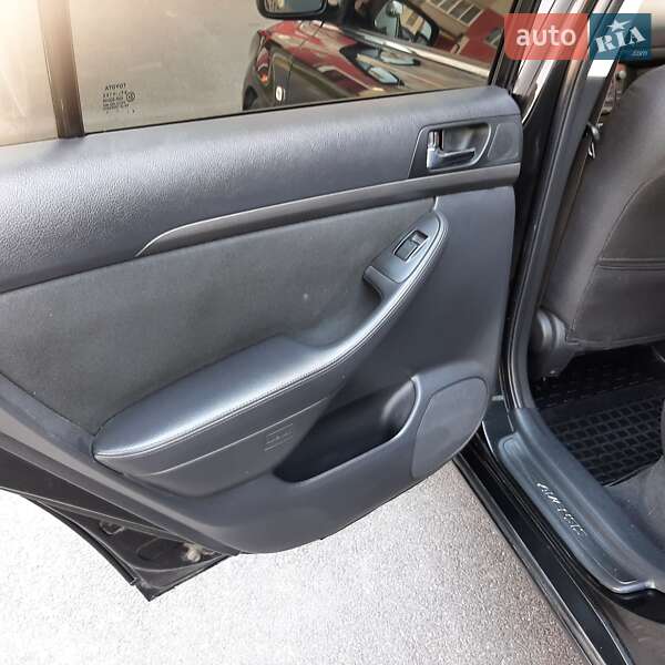 Ліфтбек Toyota Avensis 2005 в Вінниці