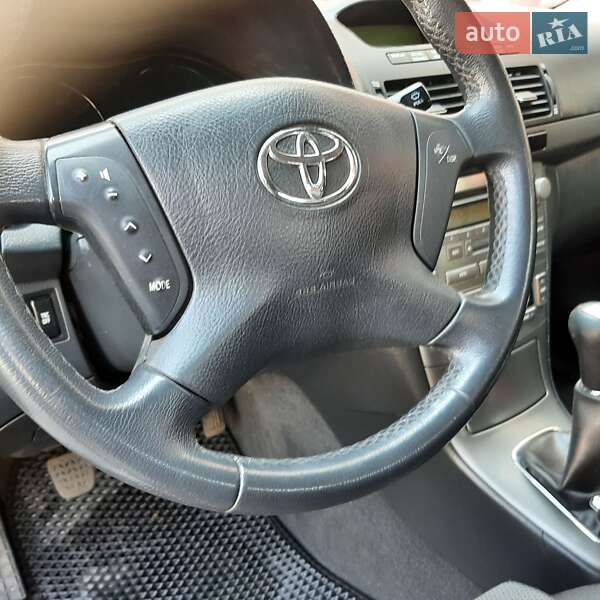 Ліфтбек Toyota Avensis 2005 в Вінниці