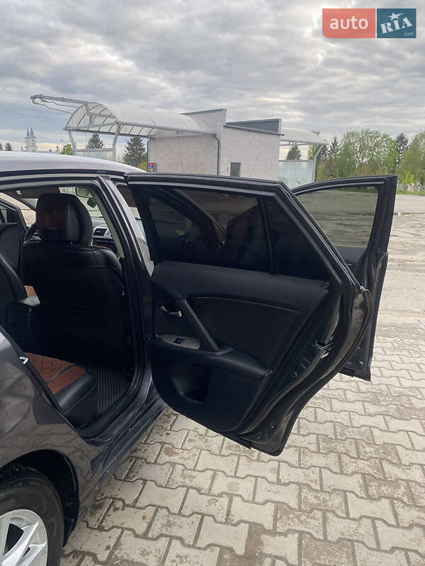 Универсал Toyota Avensis 2010 в Деражне