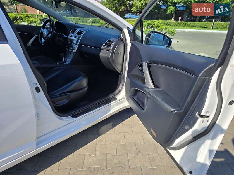 Седан Toyota Avensis 2012 в Одесі