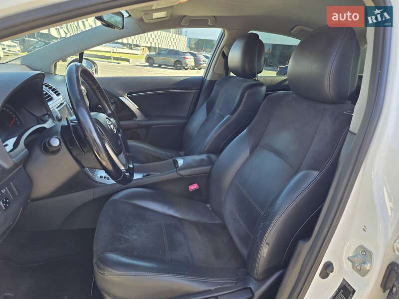 Седан Toyota Avensis 2012 в Одесі