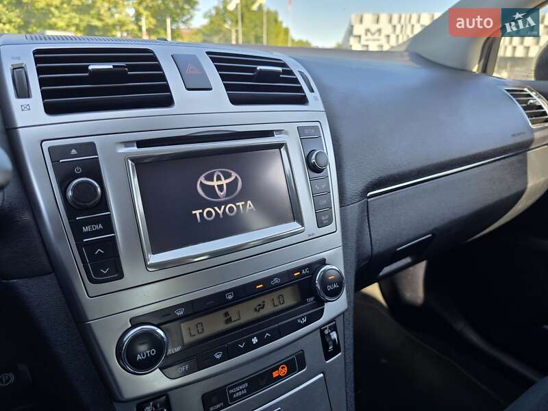 Седан Toyota Avensis 2012 в Одесі