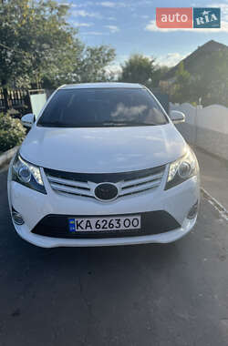 Седан Toyota Avensis 2012 в Києві