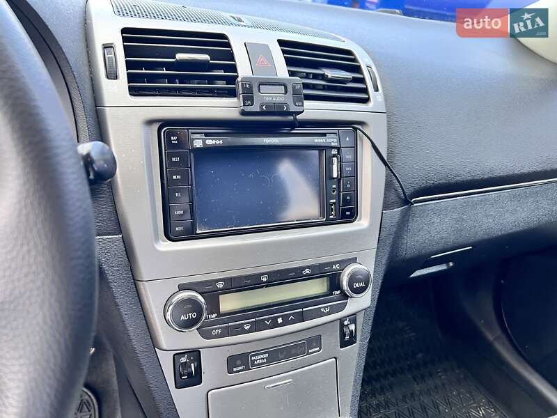 Универсал Toyota Avensis 2011 в Нововолынске