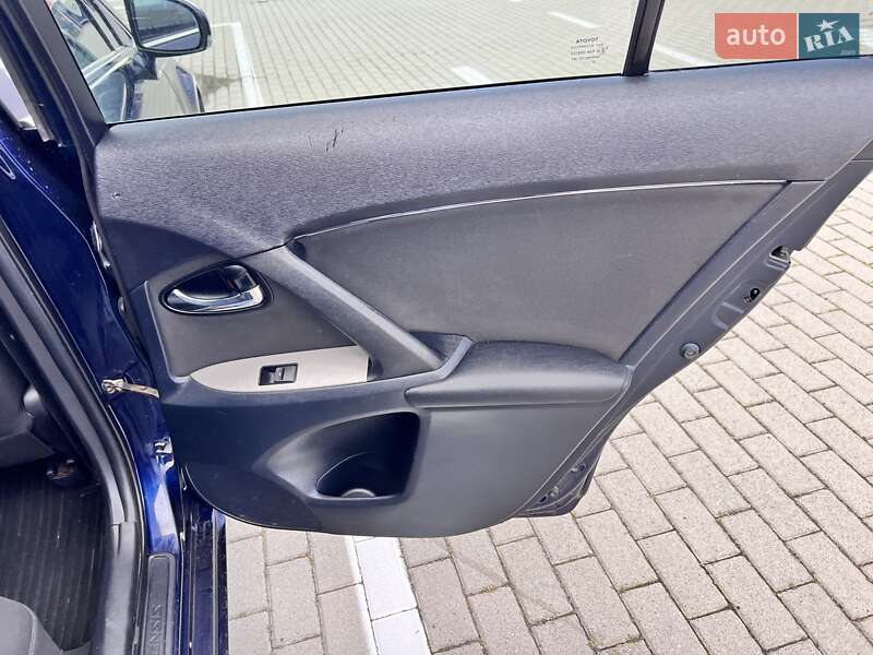 Универсал Toyota Avensis 2011 в Нововолынске