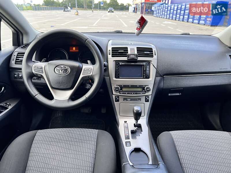 Универсал Toyota Avensis 2011 в Нововолынске