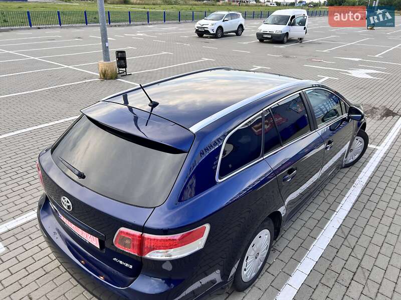 Универсал Toyota Avensis 2011 в Нововолынске