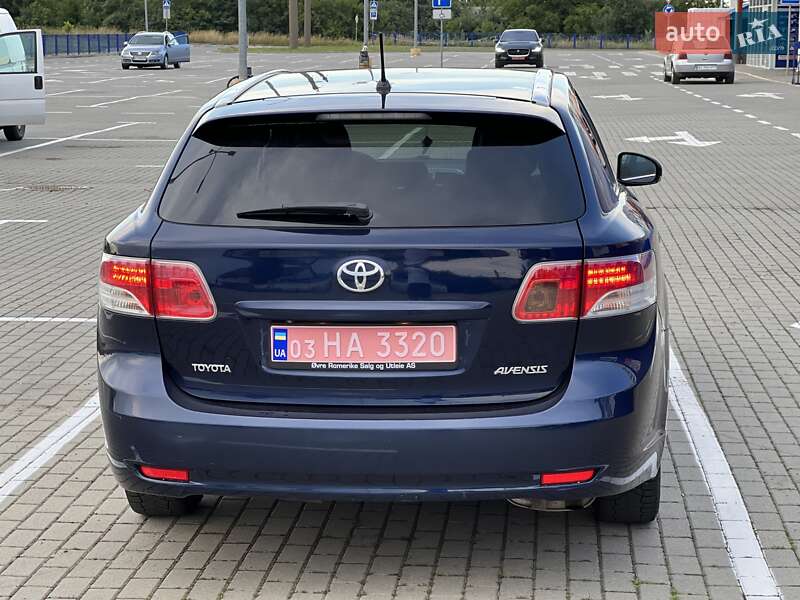 Универсал Toyota Avensis 2011 в Нововолынске
