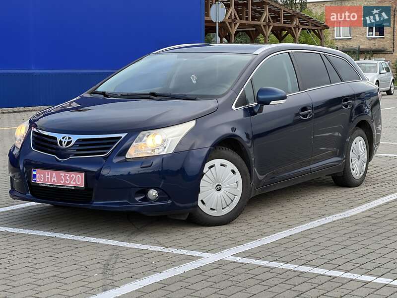 Универсал Toyota Avensis 2011 в Нововолынске