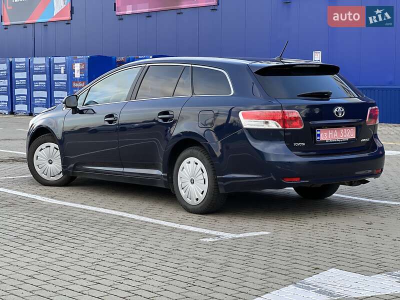 Универсал Toyota Avensis 2011 в Нововолынске