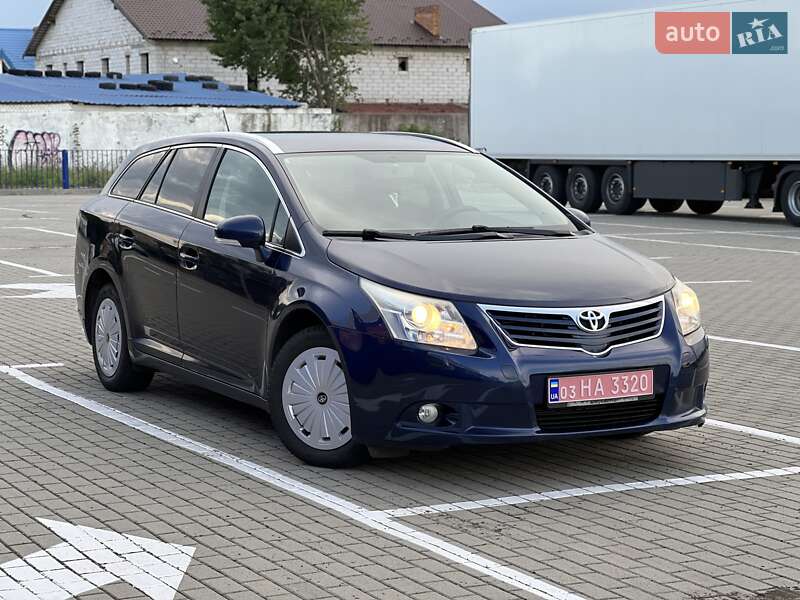 Универсал Toyota Avensis 2011 в Нововолынске