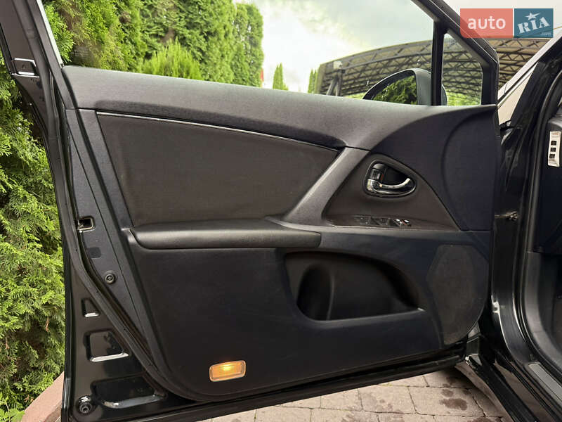 Универсал Toyota Avensis 2009 в Тернополе