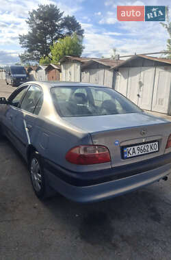 Седан Toyota Avensis 2001 в Києві
