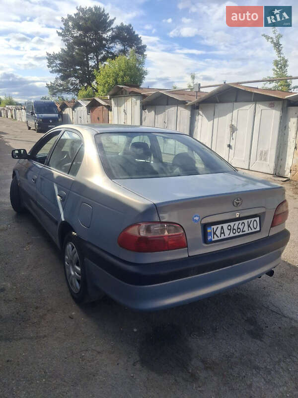 Toyota Avensis 2001
