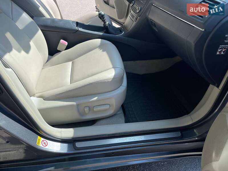 Универсал Toyota Avensis 2008 в Чернигове