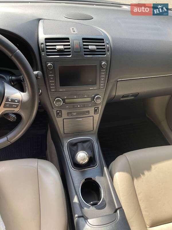 Универсал Toyota Avensis 2008 в Чернигове