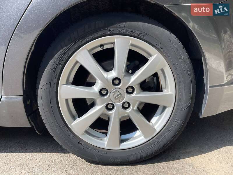 Универсал Toyota Avensis 2008 в Чернигове