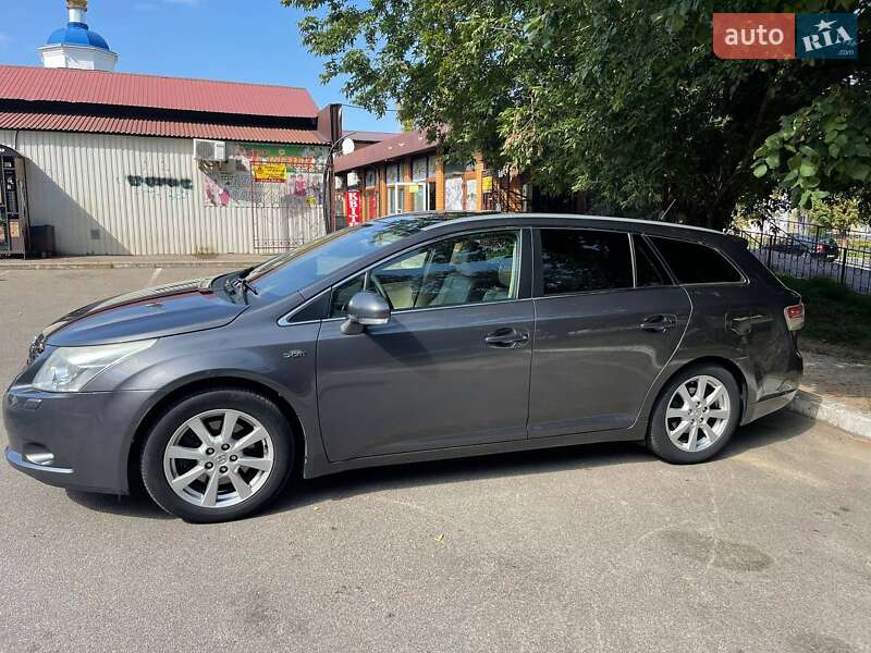 Универсал Toyota Avensis 2008 в Чернигове