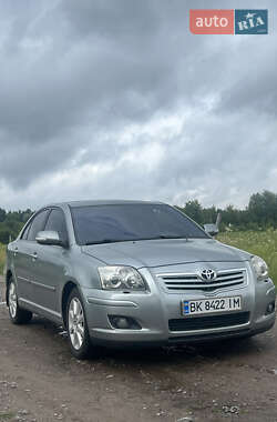 Седан Toyota Avensis 2008 в Ровно