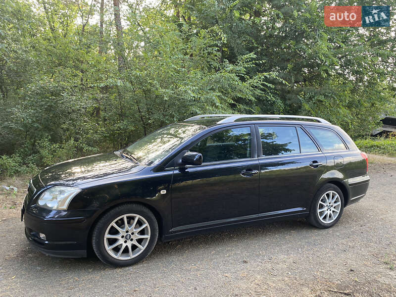 Універсал Toyota Avensis 2004 в Гайвороні